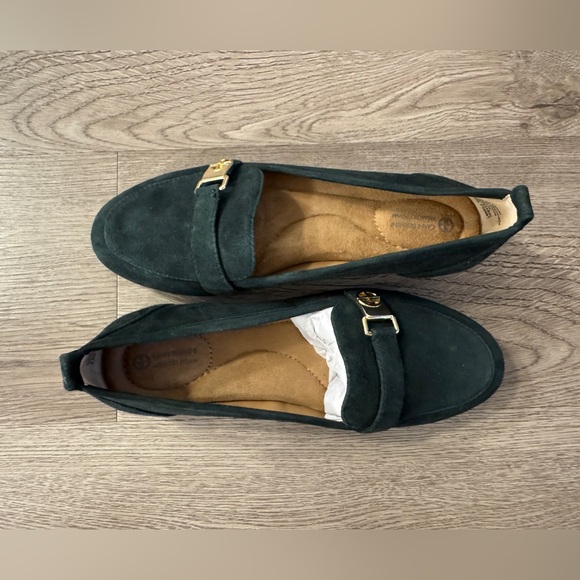 Giani Bernini Dark Green Suede Loafers with Gold Buckle. Women’s size 5.5. New. - Picture 1 of 5